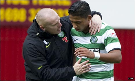 Neil Lennon congratulates Emilio Izaguirre