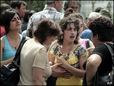 Georgian refugees from villages near Tskhinvali block a road outside the Georgian parliament in Tbilisi (10 August 2008)