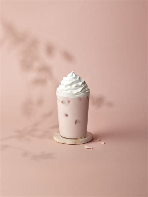 Starbucks Korea's cherry blossom collection is pretty in pink ...