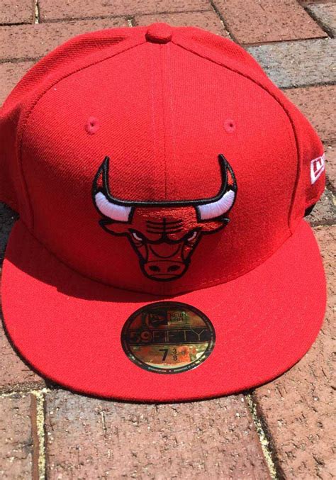 Chicago Bulls 59FIFTY Red New Era Fitted Hat | Fitted hats, Chicago ...