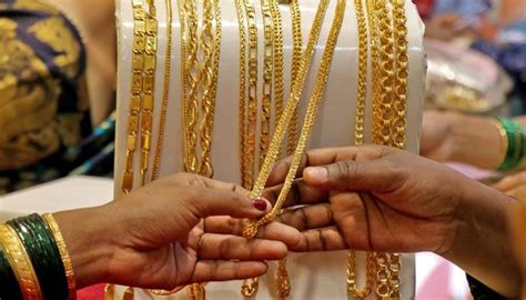 One tola gold price falls by Rs1,300 in Pakistan