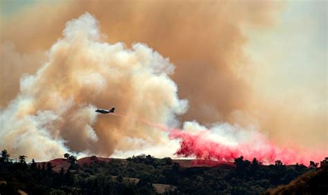 California fire forces thousands to evacuate - Pakistan Observer