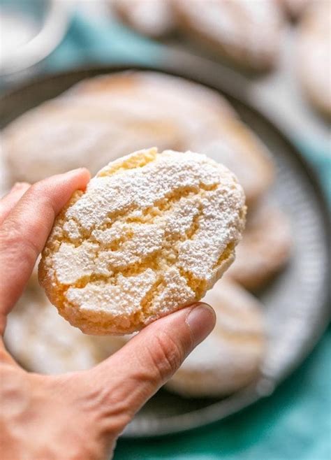 Traditional Ricciarelli cookies recipe - These soft and chewy Italian ...