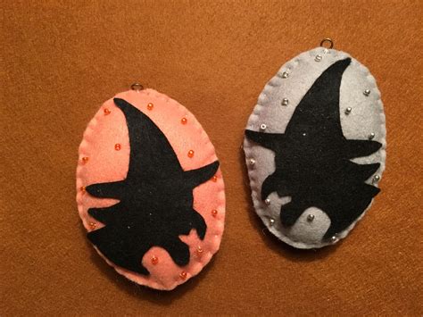 Halloween ornaments | Felt halloween ornaments, Felt halloween ...