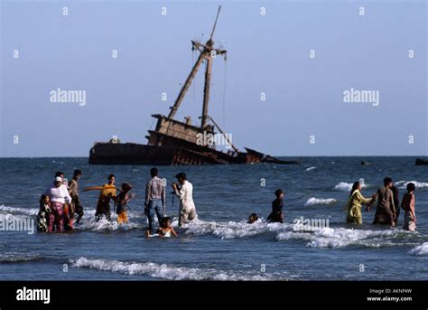 Pakistanis relaxing at Clifton Beach. Karachi, Sind, Pakistan Stock ...