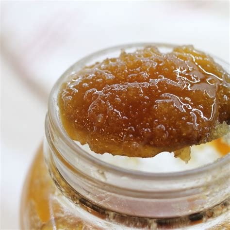 What is raw honey? {plus how to use it} - Creative Simple Living