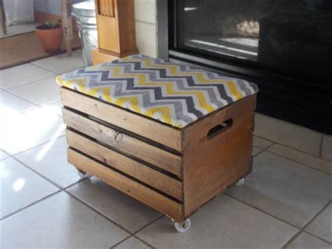 DIY Crate Hinged Lid Ottoman | 101 Pallets