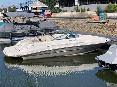 2008 Sea Ray 220 Sundeck Runabout for sale - YachtWorld