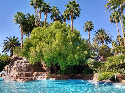 Best Pools in Las Vegas Today | Inside The Top 10 for 2024