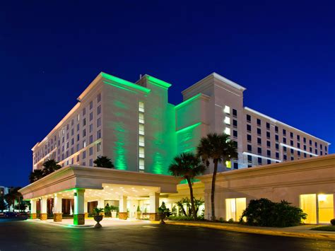 Holiday Inn Hotel & Suites Across From Universal Orlando Hotel by IHG