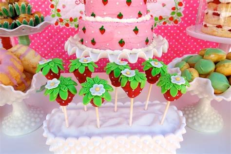 Vintage Strawberry Shortcake Birthday Party | POPSUGAR Family Photo 28