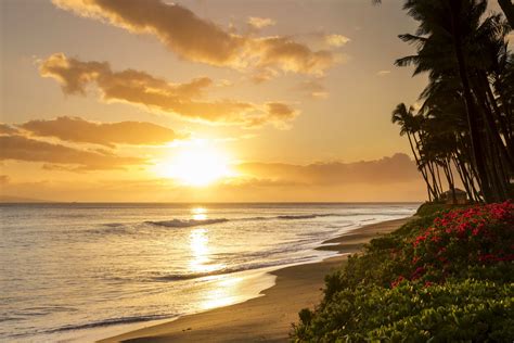 Beautiful Sunset on Kaanapali Beach in Maui Hawaii | Maxine Drake