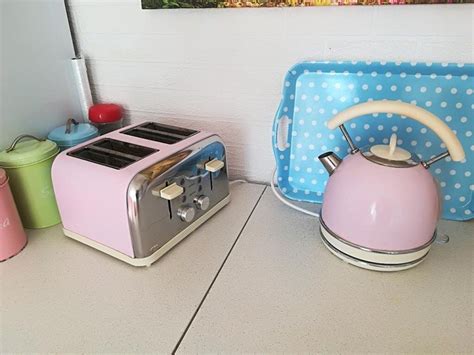 kettle and 4 slice toaster set pink | in Llanrumney, Cardiff | Gumtree