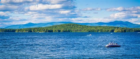 8 Waterfront Lake Winnipesaukee Rentals | Break Away Rental Homes