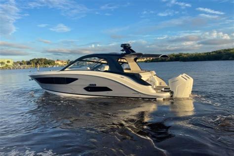 New 2023 Sea Ray Sundancer 370 Outboard, 34994 Stuart - Boat Trader