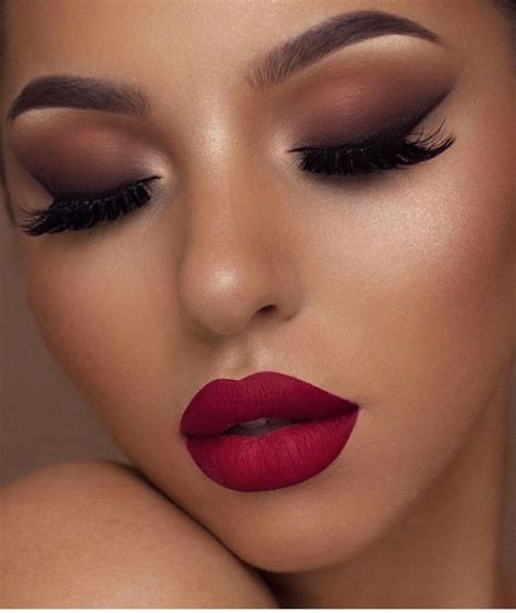 Smokey eye with red lips | Smoky eye makeup, Smokey eye makeup look ...