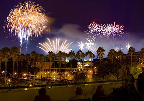 Top Fireworks Views at the Disneyland® Resort | Disney Rewards