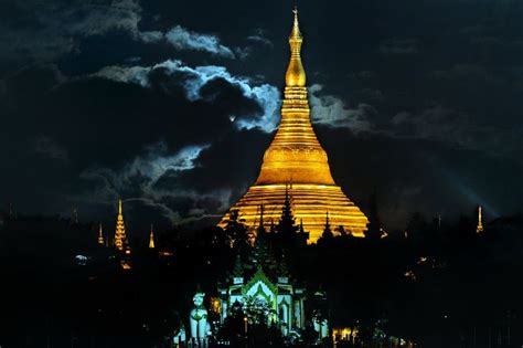 Night View of Shwedagon Pagoda, Myanmar | Shwedagon pagoda, Pagoda ...