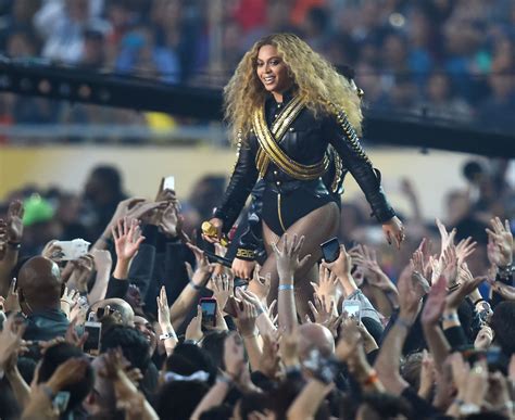 Beyonce sends political message with Super Bowl halftime performance of ...