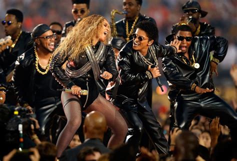 Beyoncé & Bruno Mars steal Super Bowl halftime show from Coldplay - The ...