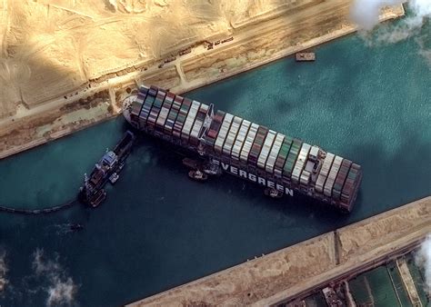 Ship Briefly Stranded in Suez Canal Before Being Freed - Bloomberg