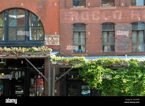 Building facades in Old Market historic district in downtown Omaha ...