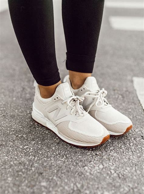 Obsessed with these white sneakers! | LivvyLand | Tennis shoes outfit ...