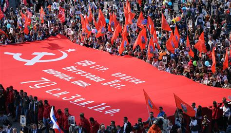 As Soviet Victory Flag Raised Over Kherson, Resistance Hunts ...