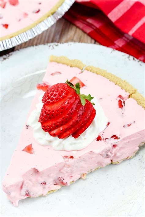 No-Bake Strawberry Jello Pie (Easy Recipe!)