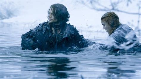 13 Best Reactions to Sansa & Theon's Reunion and Relationship on Game ...