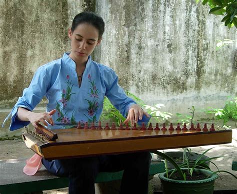 Kecapi Sunda dan Teknik Dasar Memainkannya | Baraya Pasundan