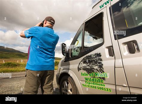 An Isle of Mull Wildlife tour showing the islands wildlife to tourists ...