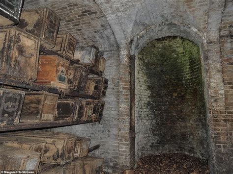 Eerie pictures show coffins lying in dusty London catacombs - Big World ...