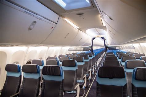 KLM unveils refreshed 737-800 interiors | PaxEx.Aero