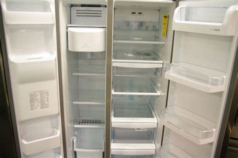 LG DOUBLE DOOR FRIDGE/FREEZER WITH ICE MAKER