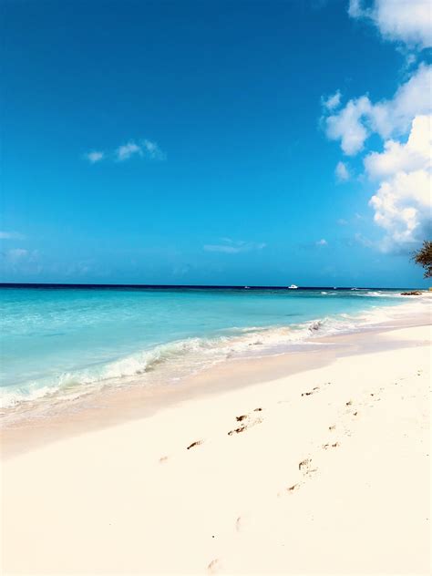 Accra Beach. Barbados. October 2019. : r/beach