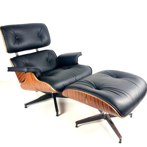 SILLÓN EAMES LOUNGE CHAIR OTTOMAN CUERO NEGRO (Réplica) | Tendencia Home