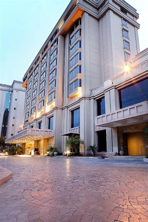 India Seva - The Metropolitan Hotel & Spa Near Delhi International Airport.