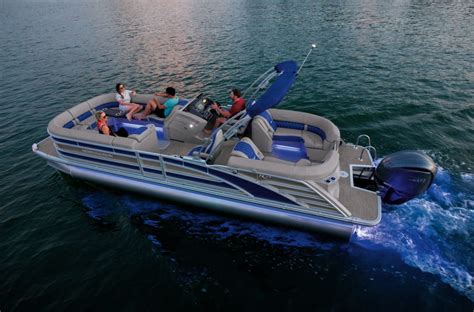 Deck boat vs Pontoon - which one is right for you? | BoaterInput