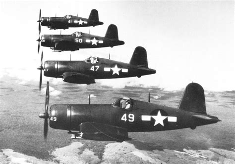 [Photo] F4U Corsair fighters of the US Navy in flight over Maui, US ...