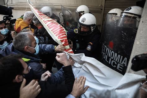 Hundreds in Athens March to Demand Funding for Healthcare Instead of ...