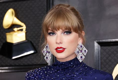 Taylor Swift Hit the Grammys Red Carpet in a Midnights-Inspired Crop ...