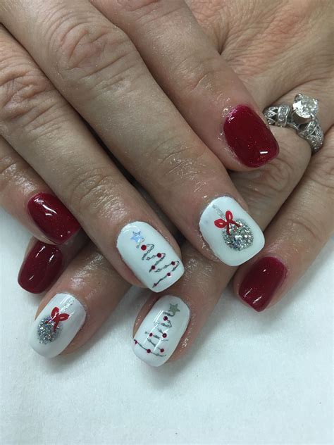 Red Glitter Ornament Christmas Tree Gel Nails | Tree nails, Xmas nails ...