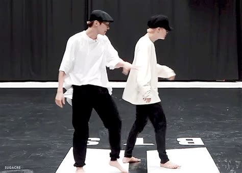 [CHOREOGRAPHY] BTS 'Black Swan' Dance Practice | gif em 2020