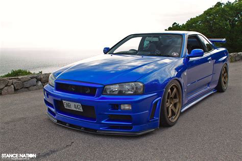 Nissan skyline gtr r34 pictures and photos