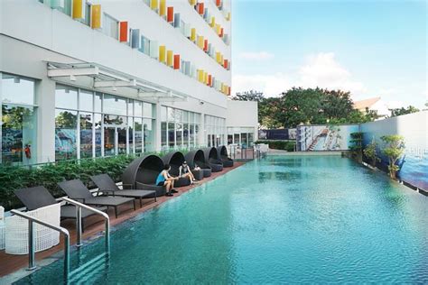 HARRIS Hotel Batam Center Pool Pictures & Reviews - Tripadvisor