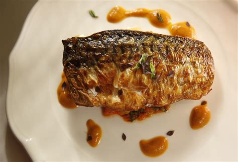 Recipe: Crispy-skinned Spanish mackerel with piperade - LA Times Cooking