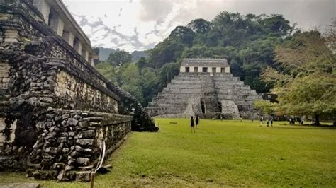 down day visiting Palenque pyramids and the cascades of Roberto Barrio