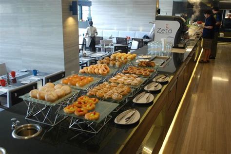 Total 71+ imagen buffet holiday inn - Abzlocal.mx