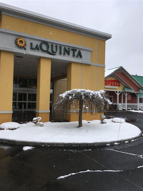 We got an overnight snow... - La Quinta Inn & Suites Danbury